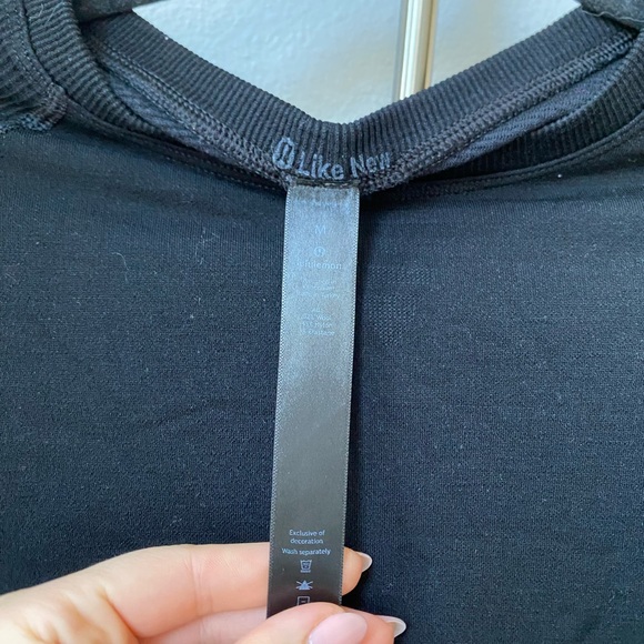 Lululemon Athletica Black Long Sleeve thermal - Picture 2 of 4